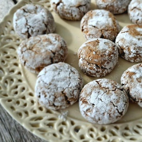 Delicious Spiced Espresso Amaretti&nbsp;Cookies