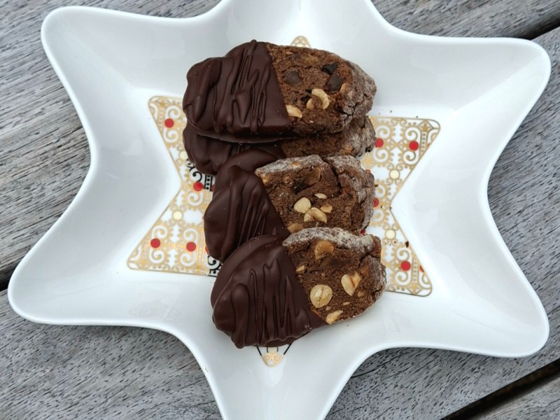 Hazelnut and Ginger Biscotti with Dark Chocolate – A Great Christmas Gift (or Coffee&nbsp;Treat)